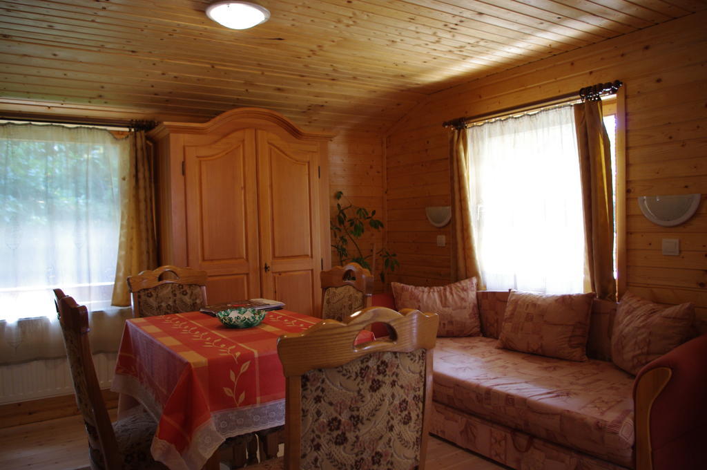 Horvath Kert Vendeghaz Hotel Zirc Bilik gambar
