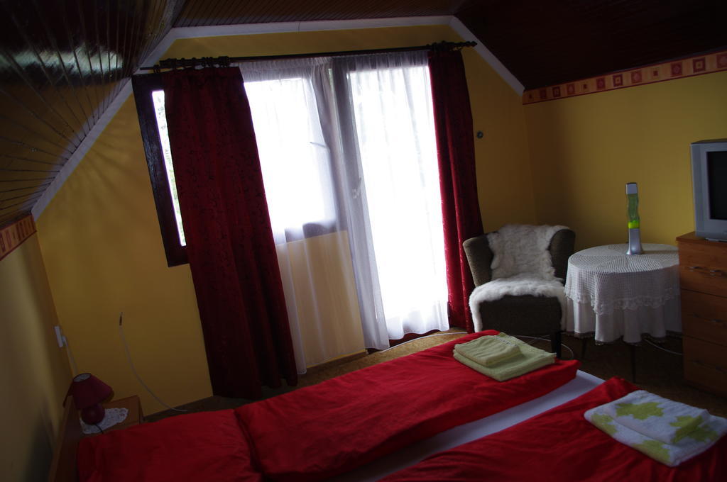 Horvath Kert Vendeghaz Hotel Zirc Luaran gambar