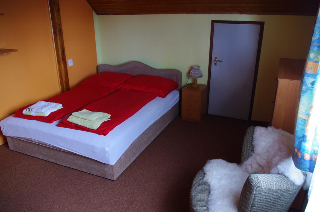 Horvath Kert Vendeghaz Hotel Zirc Bilik gambar